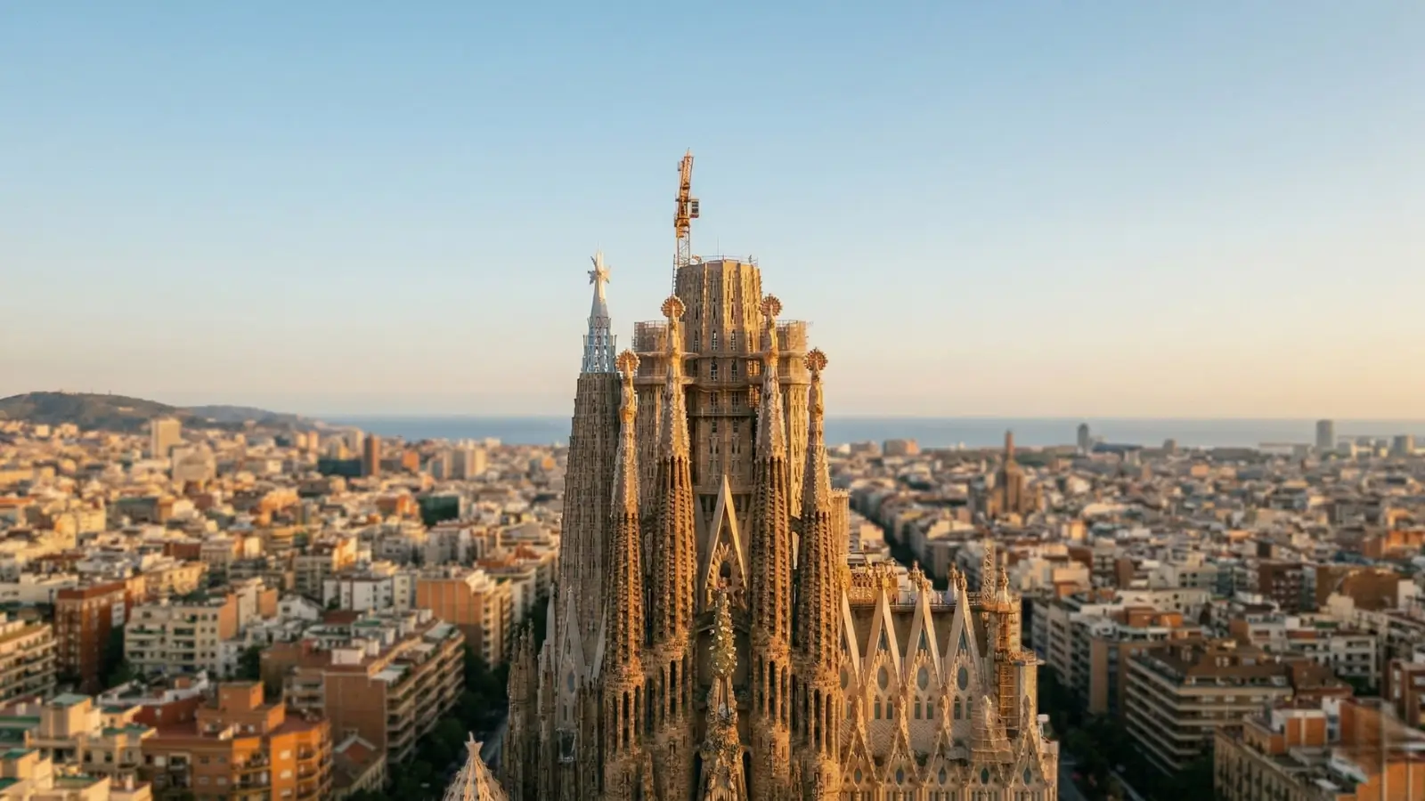 Sagrada chega a 172,5 metros e reabre a cidade